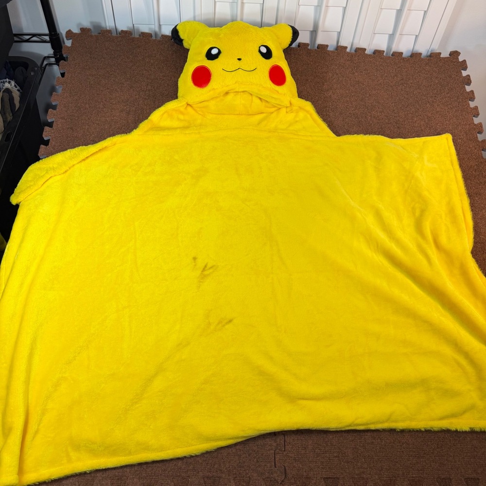Pokemon Pikachu Hooded Wearable Blanket Plush Fleece Poncho Wrap Yellow clean*